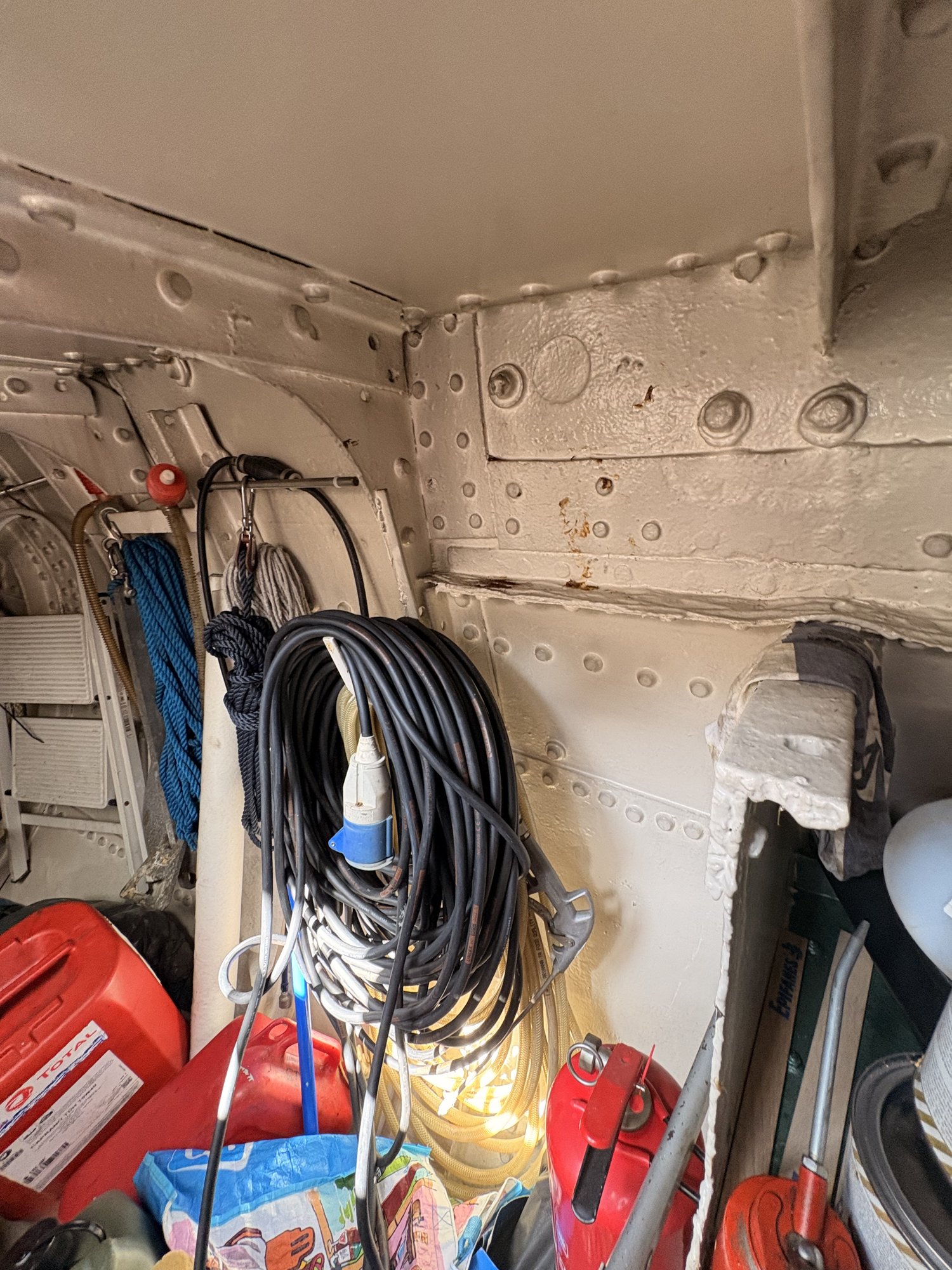 Klinknagelconstructie in de voorpiek